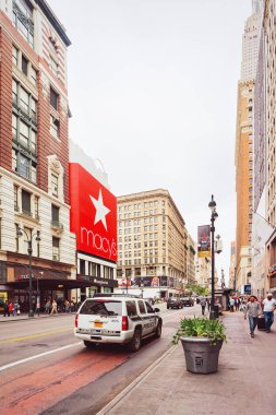 New York, ABD - 06 Mayıs 2015: Dünyanın en büyük alışveriş Macys New York City, Amerika Birleşik Devletleri     