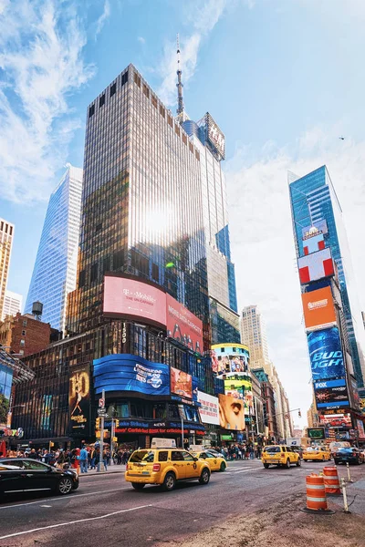 Nova York Eua Abril 2015 Arranha Céus Turistas Times Square — Fotografia de Stock