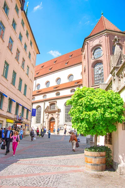 Munich Germany May 2013 People Street Frauenkirche Church — Stock Photo, Image