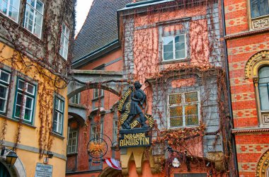 Vienna, Avusturya - 8 Ocak 2014: Marx'ın Augustin Griechenbeisl, Viyana, Avusturya cephesinde imzalanacak