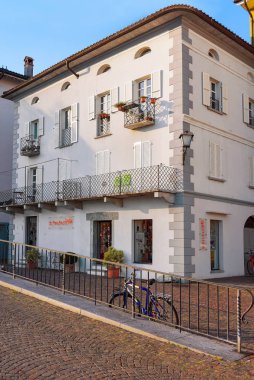 Ascona, İsviçre - 23 Ağustos 2016: Hotel Ascona Lake Maggiore üzerinde pahalı beldesinde canton Ticino İsviçre evinde.