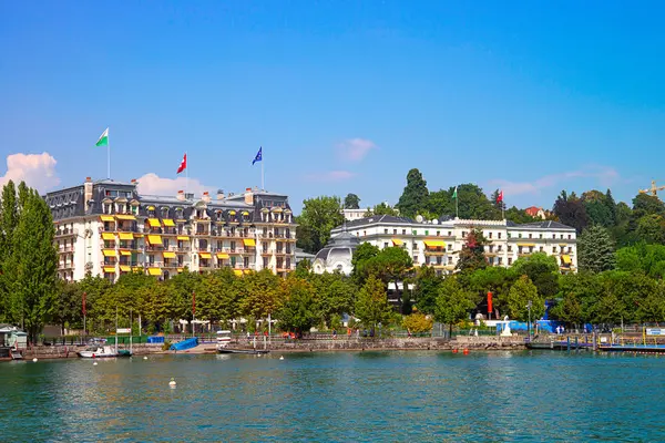 Geneva, İsviçre - 23 Ağustos 2013: Lakefront Cenevre Gölü kıyısındaki Cenevre, Vaud Kantonu, İsviçre.