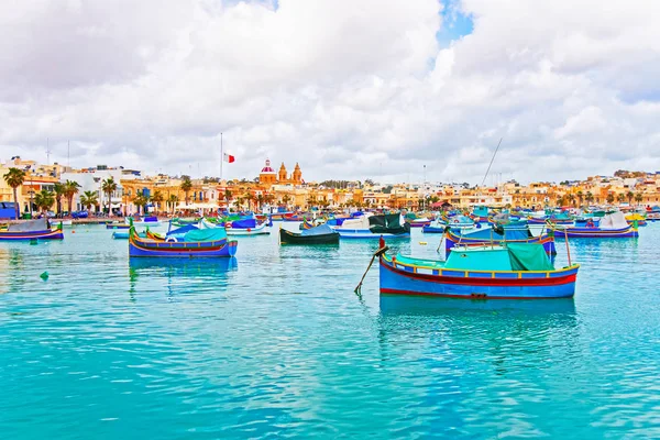Luzzu Barevné Lodě Přístav Marsaxlokk Zálivu Středozemního Moře Ostrov Malta — Stock fotografie