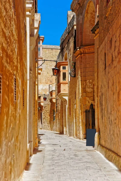 Enge Stille Straße Mit Laterne Mdina Malta — Stockfoto
