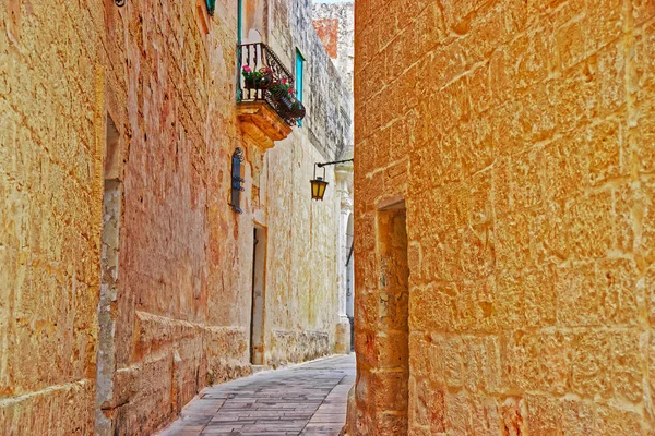 Smalle Stille Straat Met Lantaarns Mdina Malta — Stockfoto