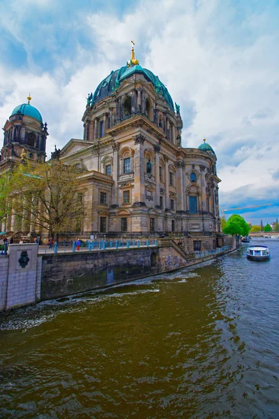 Βερολίνο Γερμανία Απριλίου 2013 Berliner Dom Καθεδρικός Ναός Στο Ποταμό — Φωτογραφία Αρχείου