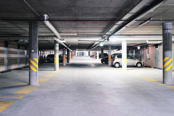 Yeraltı otopark, modern bir ev