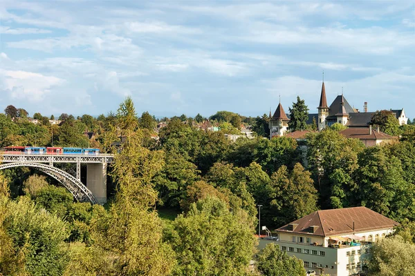 Берн Швейцария Августа 2016 Года Панорама Кирхенфельдским Мостом Трамваем Историческим — стоковое фото