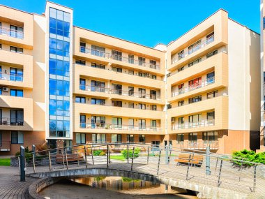 Druskininkai, Litvanya - 1 Mayıs 2017: Daire konut çağdaş Avrupa kompleksi. Tonda