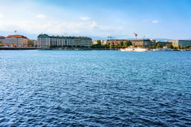 Cenevre, İsviçre - 30 Ağustos 2016: Cenevre Gölü yakınındaki mesire du Lac yaz, Cenevre, İsviçre, feribot.