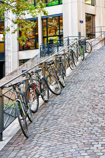 Genf Svájc Augusztus 2016 Nyers Kerékpárok Parkolt Utcán Város Központ — Stock Fotó