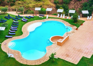 Savoca, İtalya - 27 Eylül 2017: Street yüzme havuzu Savoca, Sicilya, İtalya