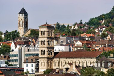 Zürih, İsviçre - 2 Eylül 2016: Panoramik Liebfrauen kilise Zürih, İsviçre. Lindenhof tepeden gördüm