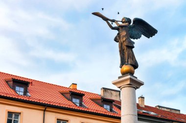 Melek heykeli Uzupis bölgesinde, eski şehir merkezi Vilnius, Litvanya