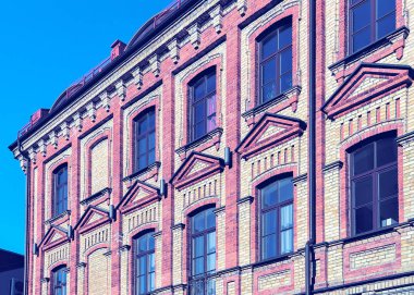 Tuğla apartmanın parçası. Tonda