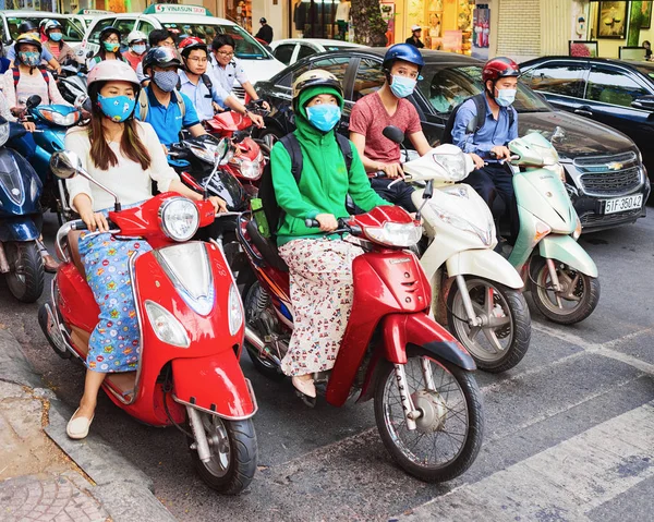 Chi Minh Febrero 2016 Gente Scooters Motocicletas Calle Chi Minh — Foto de Stock