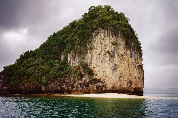 Pedras Calcárias Long Bay Vietname — Fotografia de Stock