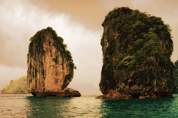 Rochers Calcaires Sur Baie Long Vietnam — Photo