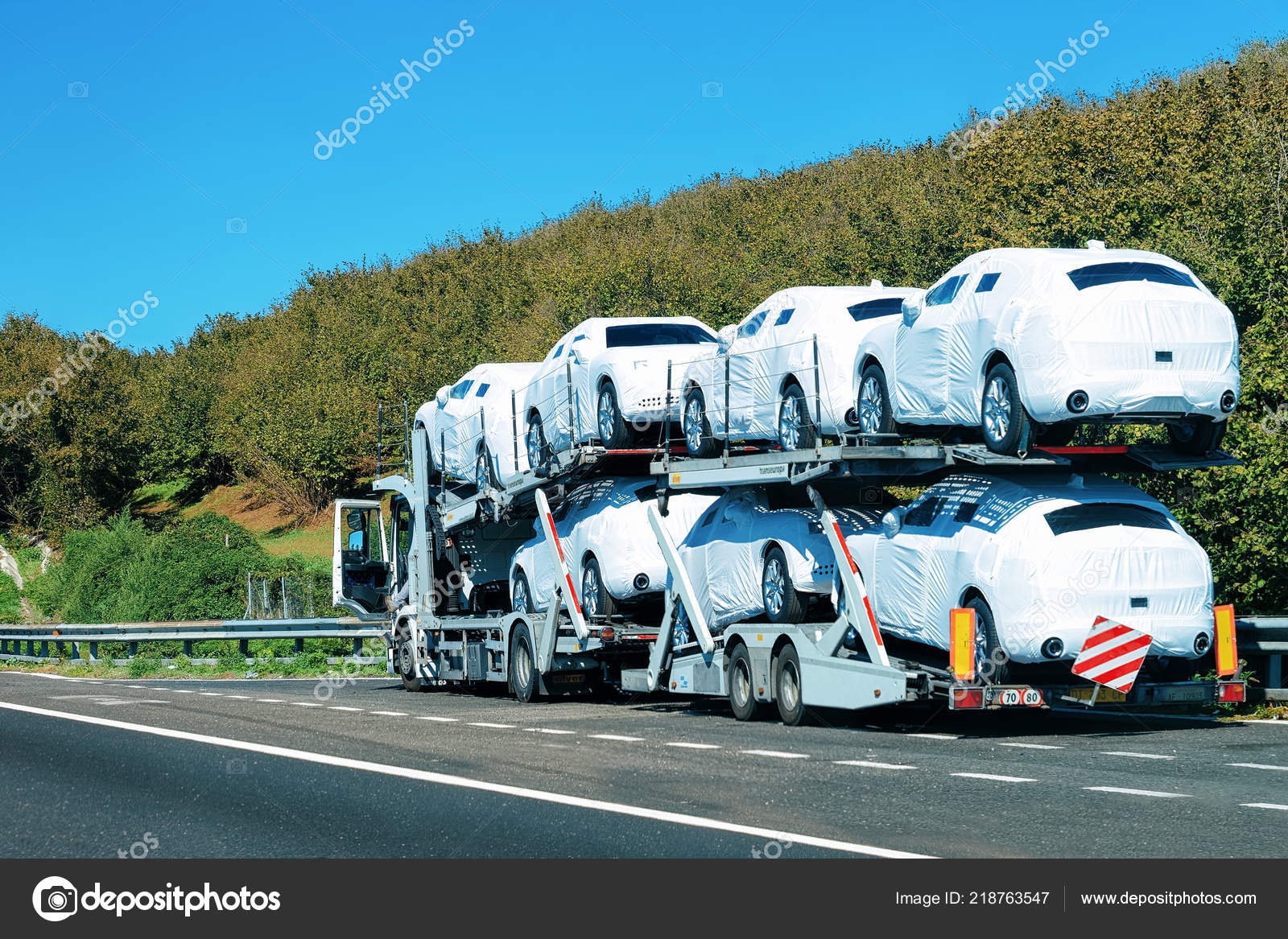 Rome Italie Octobre 2017 Nouveau Transporteur Automobile Sur Route Camion —  Photo éditoriale © erix2005 #218763547