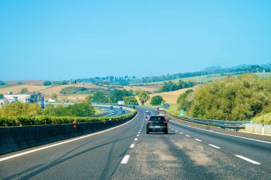 Roma, İtalya - 4 Ekim 2017: İtalya'da Yolda Otomobille Peyzaj