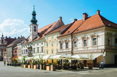 Maribor, Slovenya - 29 Nisan 2018: Slovenya'nın Maribor kentindeki meydanda Belediye Binası