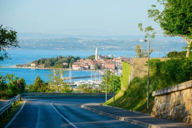 Slovenya'da Adriyatik Denizi'nde Izola pitoresk yol