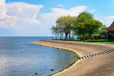Curonian Spit ve Litvanya Baltık Denizi'nde Neringa Klaipeda yakınlarındaki Nida tatil kasabası.