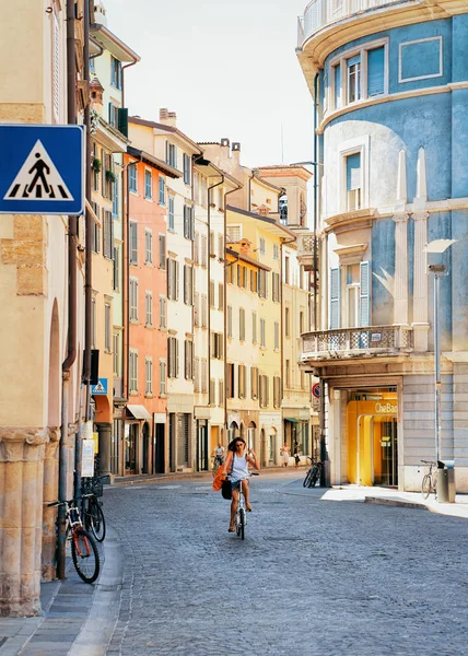 ベルガモ イタリア 2016 イタリアのロンバルディア州ベルガモの下部都市のブロセタ通りを経由 — ストック写真