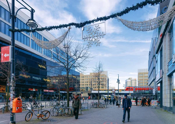 Berlin Tyskland December 2017 Gata Alexanderplatz Med Juldekoration Berlin Tyskland — Stockfoto