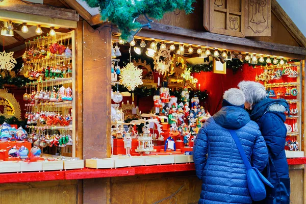 Pessoas Barraca Mercado Natal Igreja Memorial Kaiser Wilhelm Inverno Berlim — Fotografia de Stock