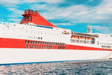 Cagliari limanında Akdeniz'de Cruise gemisi, Sardunya adası, İtalya