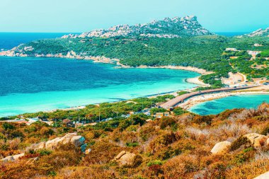 Yaz İtalya Sardunya Adası'nda Akdeniz'de Capo Testa Plajı, Santa Teresa Gallura.
