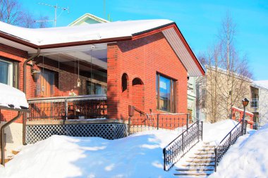 Noel'de Laponya'da Finlandiya'da Kar kış Evi.