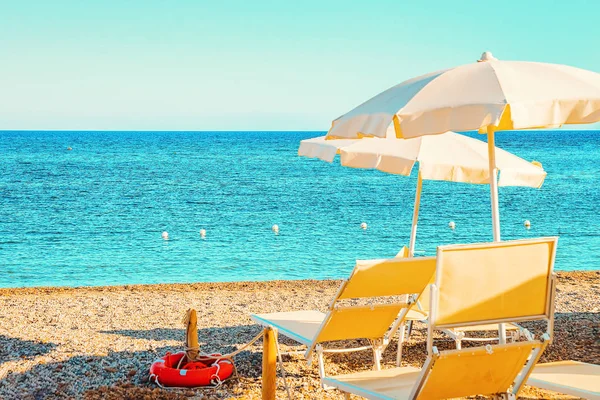 Parasole Chia Beach Błękitne Wody Morza Śródziemnego Prowincji Cagliari Południowej — Zdjęcie stockowe
