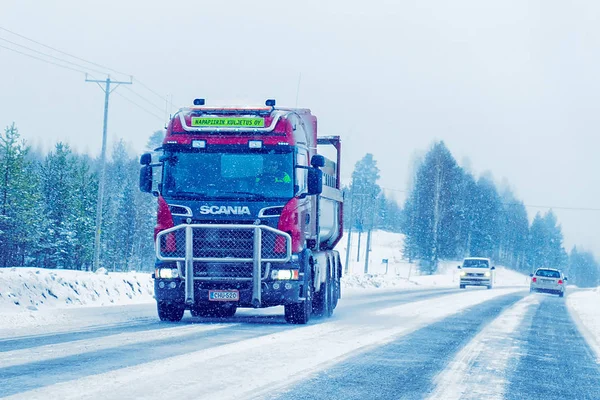 Rovaniemi Finalnd Marzo 2017 Camión Carretera Invierno Nieve Finlandia Laponia — Foto de Stock