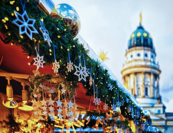 Ночной Рождественский Рынок Жандарменмаркте Зимнем Берлине Германия Ярмарочные Украшения Ларьки — стоковое фото