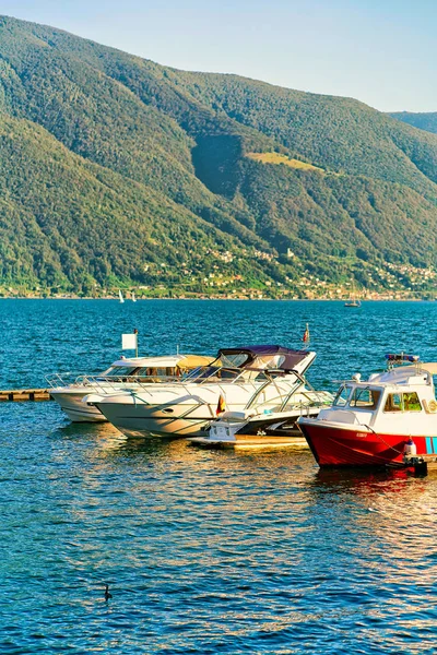 Ascona Suíça Agosto 2016 Barcos Aterro Ascona Resort Luxo Lago — Fotografia de Stock