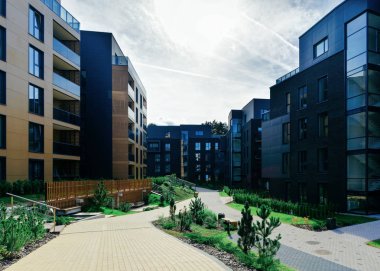 Vilnius, Litvanya - 1 Ekim 2016: Mimari modern konut binaları kompleksi. Ve dış mekan tesisleri.