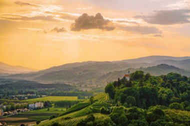 Maribor'daki Yeşil tepelerde gün batımı, Aşağı Styria, Slovenya