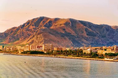 Sicilya, İtalya'da, Mediterranian denizi ve Palermo eski şehir gündoğumu