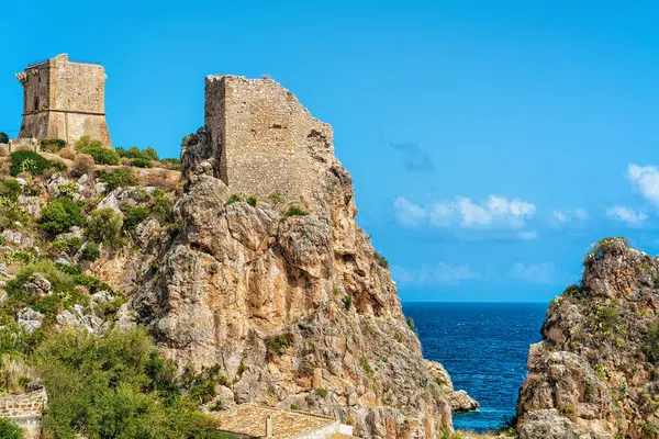 İtalya'da Scopello, Castellammare del Golfo, Akdeniz, Sicilya' nın yığınları ve tonnaraları