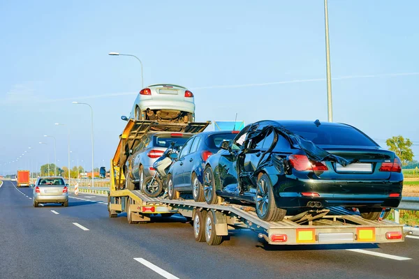 Rozbił Samochód Ciężarówka Przewoźnika Drodze Słowenii Transporter Przemysłowy — Zdjęcie stockowe