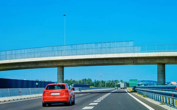 Bil Motorvägen Slovenien Brygga Bakgrunden — Stockfoto