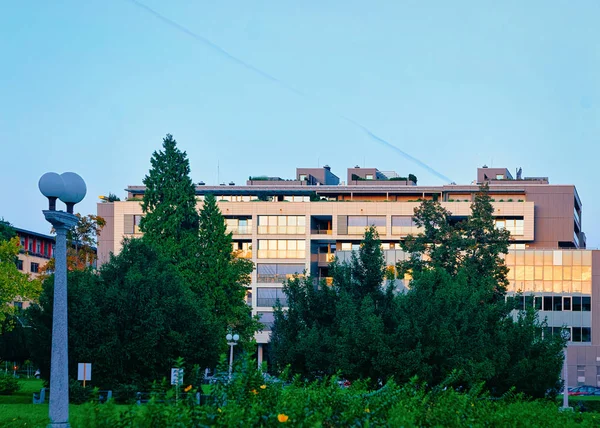 Zonsondergang Bij Modern Residentieel Appartementencomplex Maribor Slovenië — Stockfoto