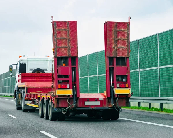 Truk Tanpa Kotak Trailer Jalan Raya Aspal Polandia Transporter Truk — Stok Foto