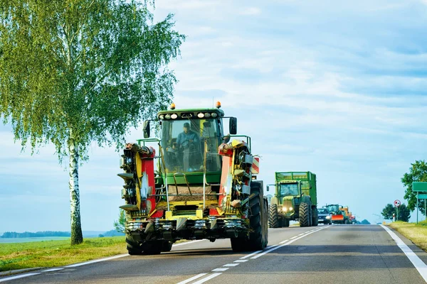 Tracteur Agricole Sur Route Nationale Pologne — Photo