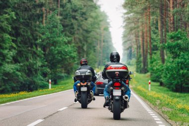 Polonya'da yolda Motosikletler