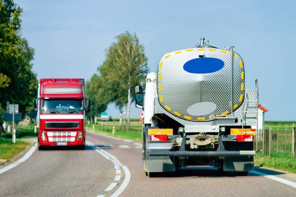 Camión Cisterna Carretera Polonia Transporte Camiones Entregando Carga Carga — Foto de Stock