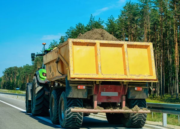Traktor Yang Membawa Pasir Polandia — Stok Foto