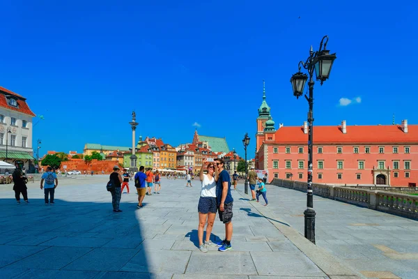 Warsaw Poland July 2018 Couple Royal Castle Castle Square Old — Stock Photo, Image